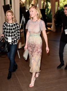 Kirsten Dunst feet photo thumbnail