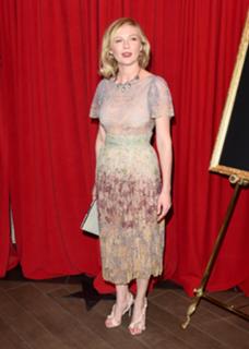 Kirsten Dunst feet photo thumbnail