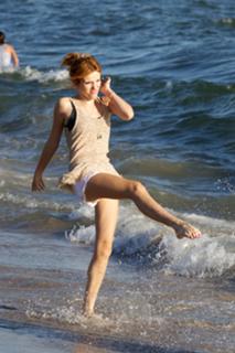 Bella Thorne feet photo thumbnail
