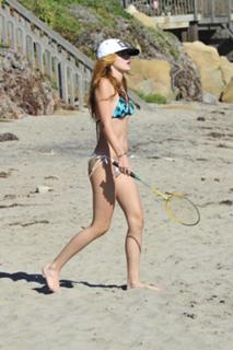 Bella Thorne feet photo thumbnail