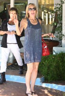 Sharon Stone feet photo thumbnail