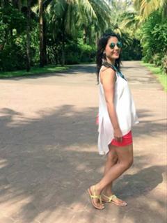 Hina Khan feet photo thumbnail