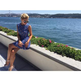 Hadise feet photo thumbnail