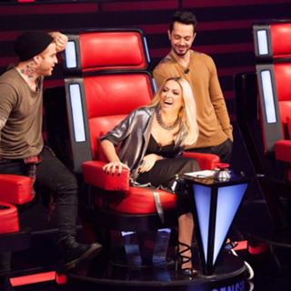 Hadise feet photo thumbnail