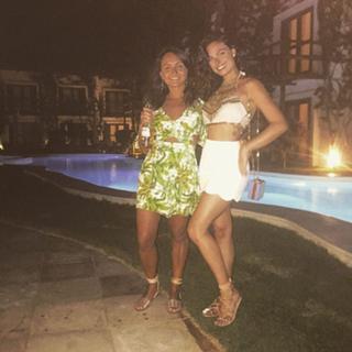 Isis Valverde feet photo thumbnail