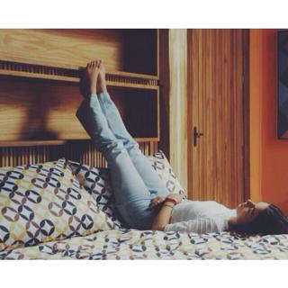 Isis Valverde feet photo thumbnail
