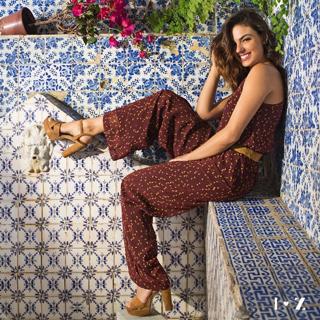 Isis Valverde feet photo thumbnail