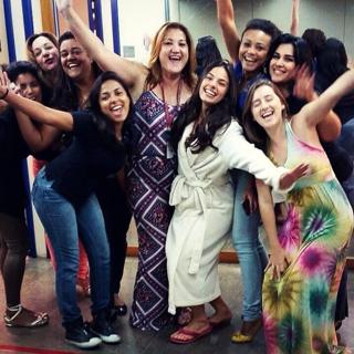 Isis Valverde feet photo thumbnail