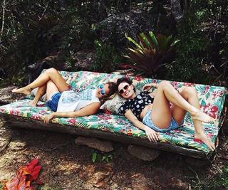Isis Valverde feet photo thumbnail