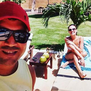 Isis Valverde feet photo thumbnail