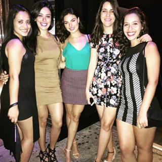 Isis Valverde feet photo thumbnail