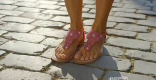 Isis Valverde feet photo thumbnail