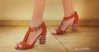 Isis Valverde feet photo thumbnail
