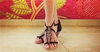 Isis Valverde feet photo thumbnail