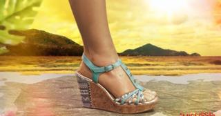 Isis Valverde feet photo thumbnail