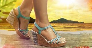 Isis Valverde feet photo thumbnail