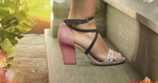 Isis Valverde feet photo thumbnail