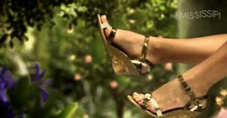Isis Valverde feet photo thumbnail