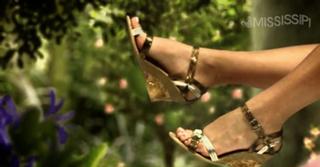 Isis Valverde feet photo thumbnail