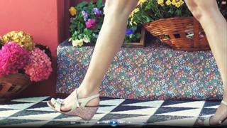 Isis Valverde feet photo thumbnail
