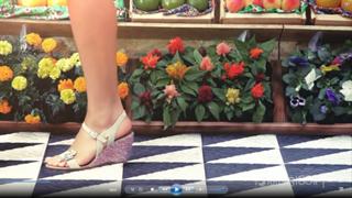 Isis Valverde feet photo thumbnail