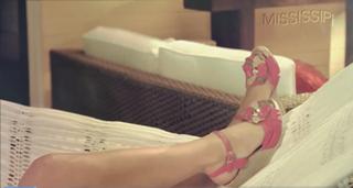 Isis Valverde feet photo thumbnail
