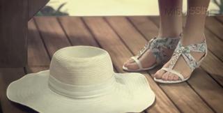 Isis Valverde feet photo thumbnail