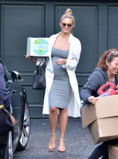 Chrissy Teigen feet photo thumbnail