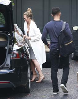 Chrissy Teigen feet photo thumbnail