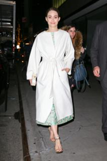 Emmy Rossum feet photo thumbnail