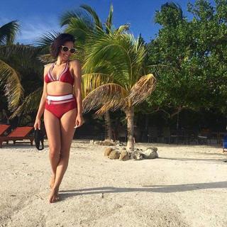 Caterina Balivo feet photo thumbnail