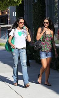 Jordana Brewster feet photo thumbnail
