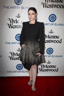 Michelle Trachtenberg feet photo thumbnail
