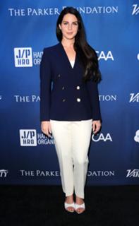 Lana Del Rey feet photo thumbnail