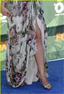 Sophia Bush feet photo thumbnail