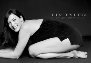 Liv Tyler feet photo thumbnail
