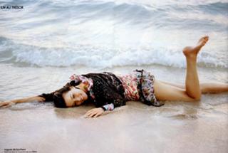 Liv Tyler feet photo thumbnail