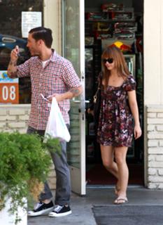 Christina Ricci feet photo thumbnail