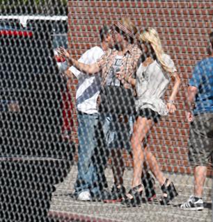 Lindsay Lohan feet photo thumbnail