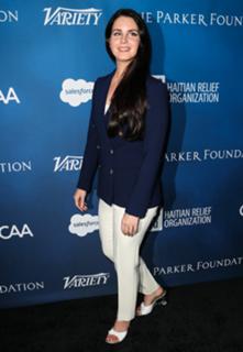 Lana Del Rey feet photo thumbnail