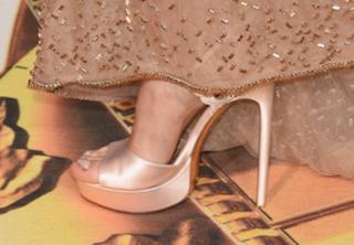 Brie Larson feet photo thumbnail