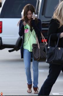Ashley Tisdale feet photo thumbnail