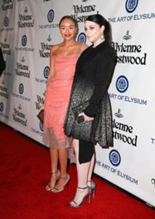Michelle Trachtenberg feet photo thumbnail