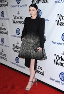Michelle Trachtenberg feet photo thumbnail