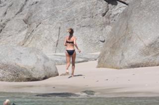 Rosie Huntington-Whiteley feet photo thumbnail