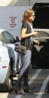 Jessica Alba feet photo thumbnail