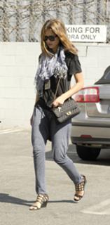 Jessica Alba feet photo thumbnail