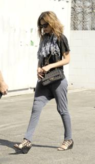 Jessica Alba feet photo thumbnail