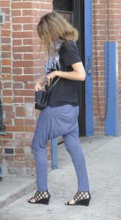 Jessica Alba feet photo thumbnail