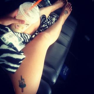 Halsey feet photo thumbnail